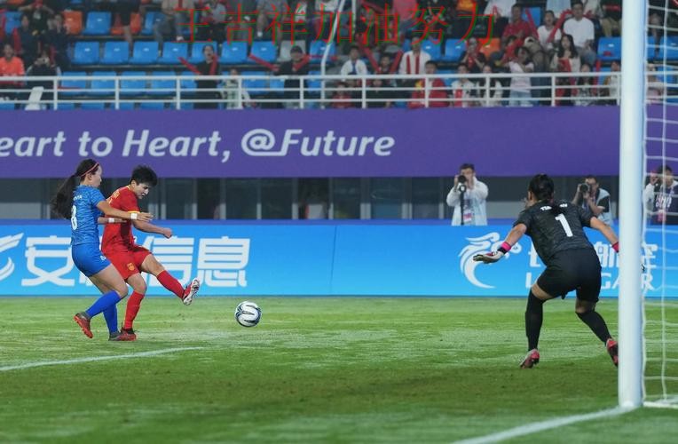 中国女足绝杀取胜点燃全场气氛 赛后分析指出关键问题